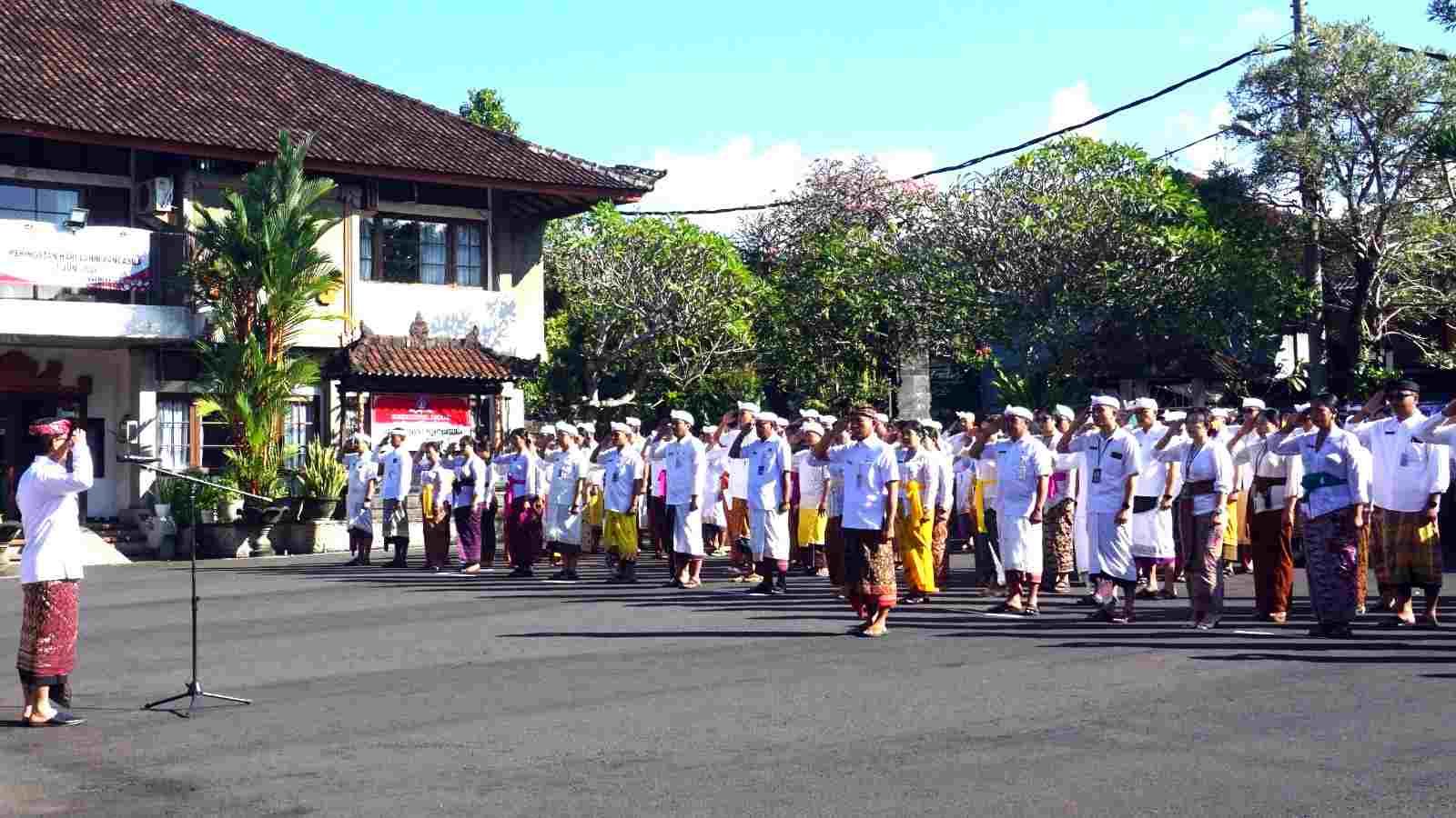 Bupati Klungkung I Made Satria pimpin Apel Peringatan Harganas ke-33 Tahun 2026