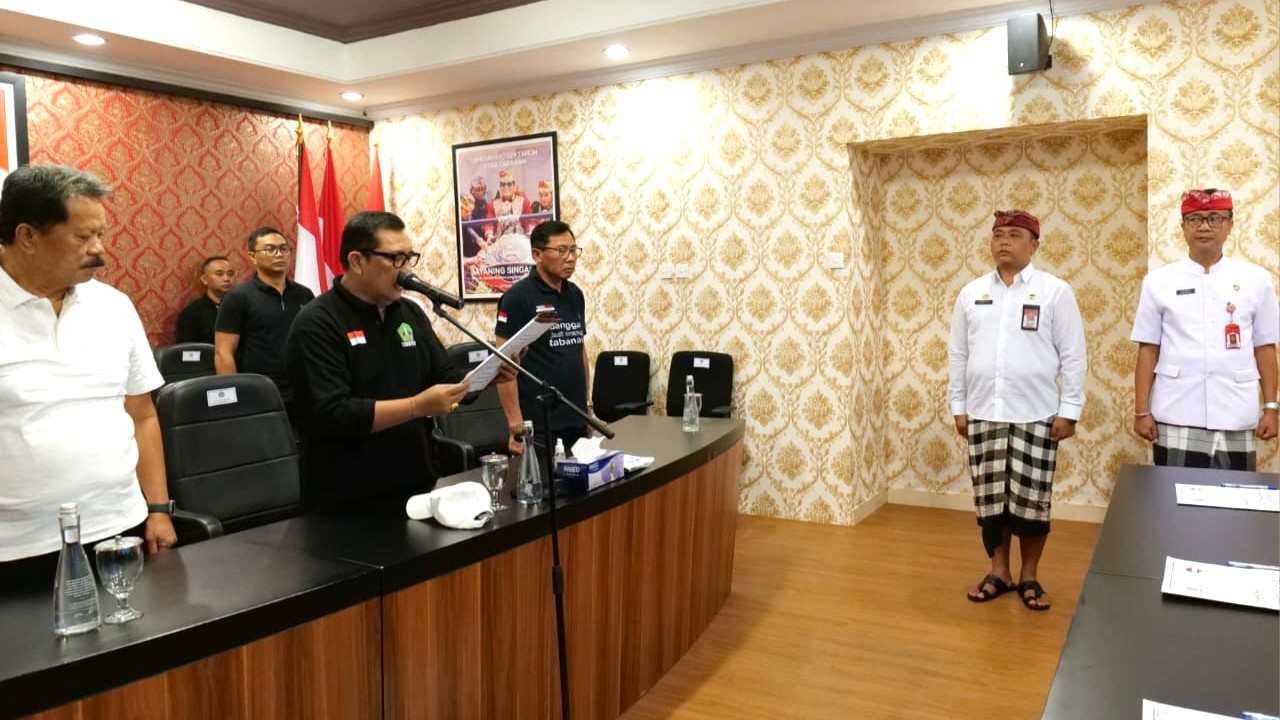 Bupati Sanjaya melantik 14 pejabat pimpinan tinggi pratama administrator dan pengawas di Tabanan