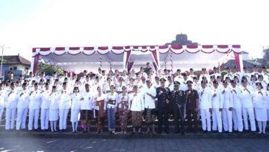 Bupati Klungkung I Made Satria memimpin Upacara Peringatan Hari Lahir Pancasila 2026 di Alun-alun Ida Dewa Agung Jambe