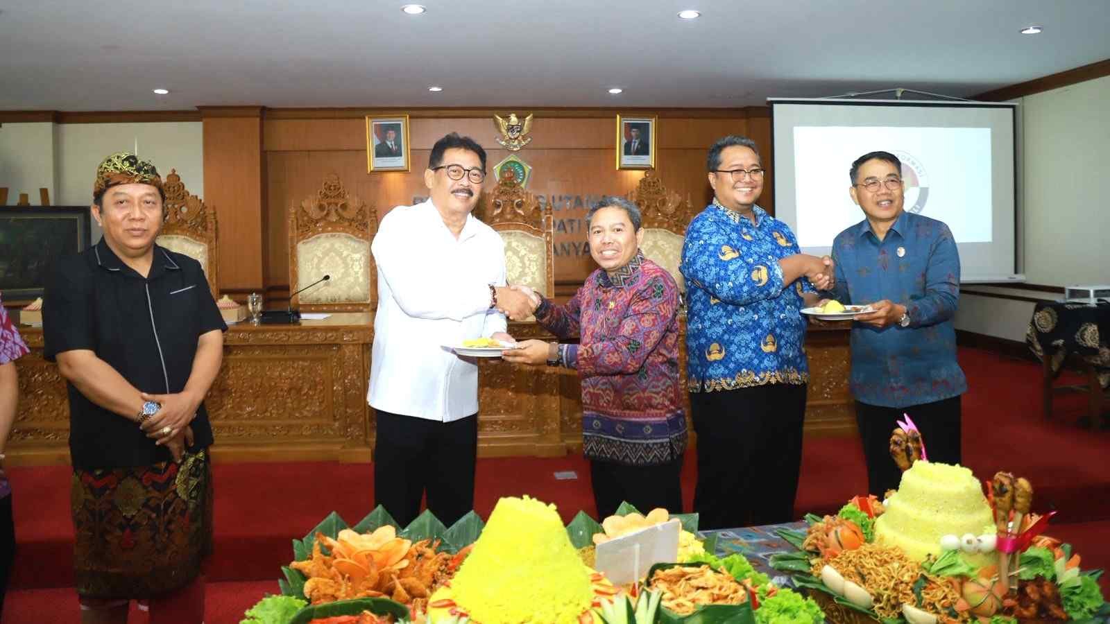 Wakil Bupati Gianyar Agung Mayun buka Sosialisasi Keterbukaan Informasi Publik di Kantor Bupati