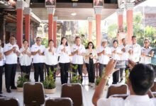 Ketua TP Posyandu Gianyar serahkan 8.700 bibit tanaman untuk desa peserta lomba telajakan