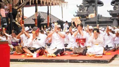 Wagub Bali Giri Prasta dan Wabup Tabanan Made Dirga hadiri upacara Ngenteg Linggih di Desa Adat Batunya