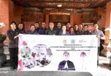 Walikota Denpasar Jaya Negara melepas kontingen KTNA Denpasar menuju Penas XVII Gorontalo