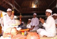 Wali Kota Jaya Negara hadiri upacara Pedudusan Agung di Pura Dalem Pengaotan Desa Adat Bekul