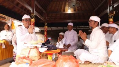 Wali Kota Jaya Negara hadiri upacara Pedudusan Agung di Pura Dalem Pengaotan Desa Adat Bekul