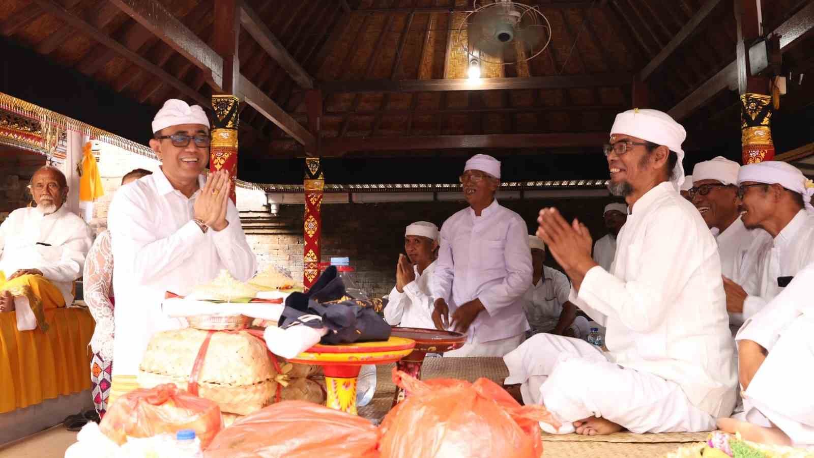 Wali Kota Jaya Negara hadiri upacara Pedudusan Agung di Pura Dalem Pengaotan Desa Adat Bekul