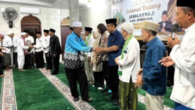 Wabup Jembrana I Gede Ngurah Patriana Krisna sambut kedatangan jemaah haji Jembrana