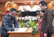 Bupati Jembrana Kembang Hartawan menerima LHP BPK RI dengan raihan Opini WTP 12 kali berturut-turut