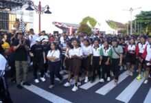 Bupati Klungkung Made Satria lepas jalan sehat Pekan Literasi dan Pendidikan 2026