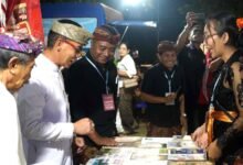 Bupati Klungkung Made Satria membuka Pekan Literasi dan Pendidikan 2026 di Alun-Alun Ida Dewa Agung Jambe