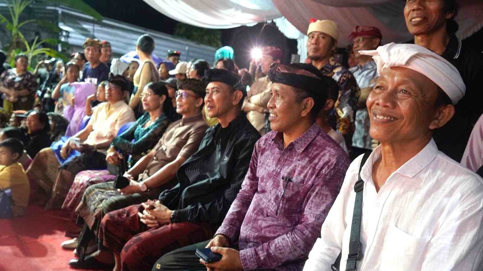 Bupati Satria tinjau kesiapan Sekaa Gong Githa Remaja Banjar Gelagah sebagai Duta Klungkung di PKB 2026