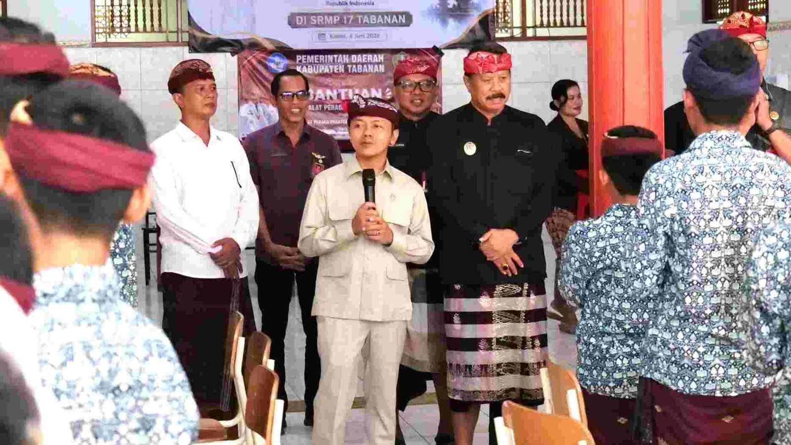 Wamendikdasmen Fajar Riza Ul Haq dan Wabup Tabanan Made Dirga tinjau revitalisasi sekolah