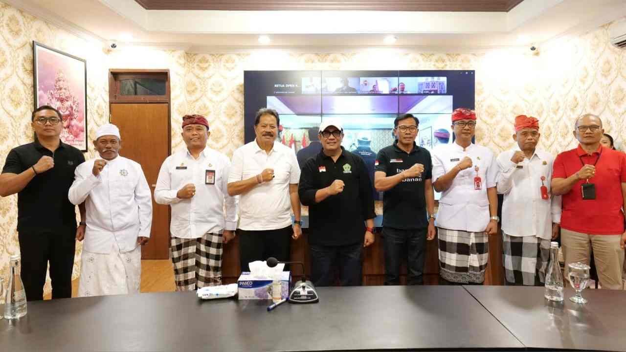 Bupati Sanjaya melantik 14 pejabat pimpinan tinggi pratama administrator dan pengawas di Tabanan