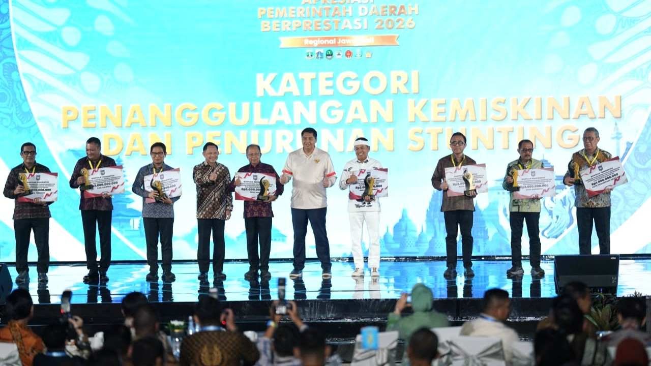Jajaran kepala daerah kabupaten dan kota di Bali menerima penghargaan nasional dari Kemendagri RI di Yogyakarta
