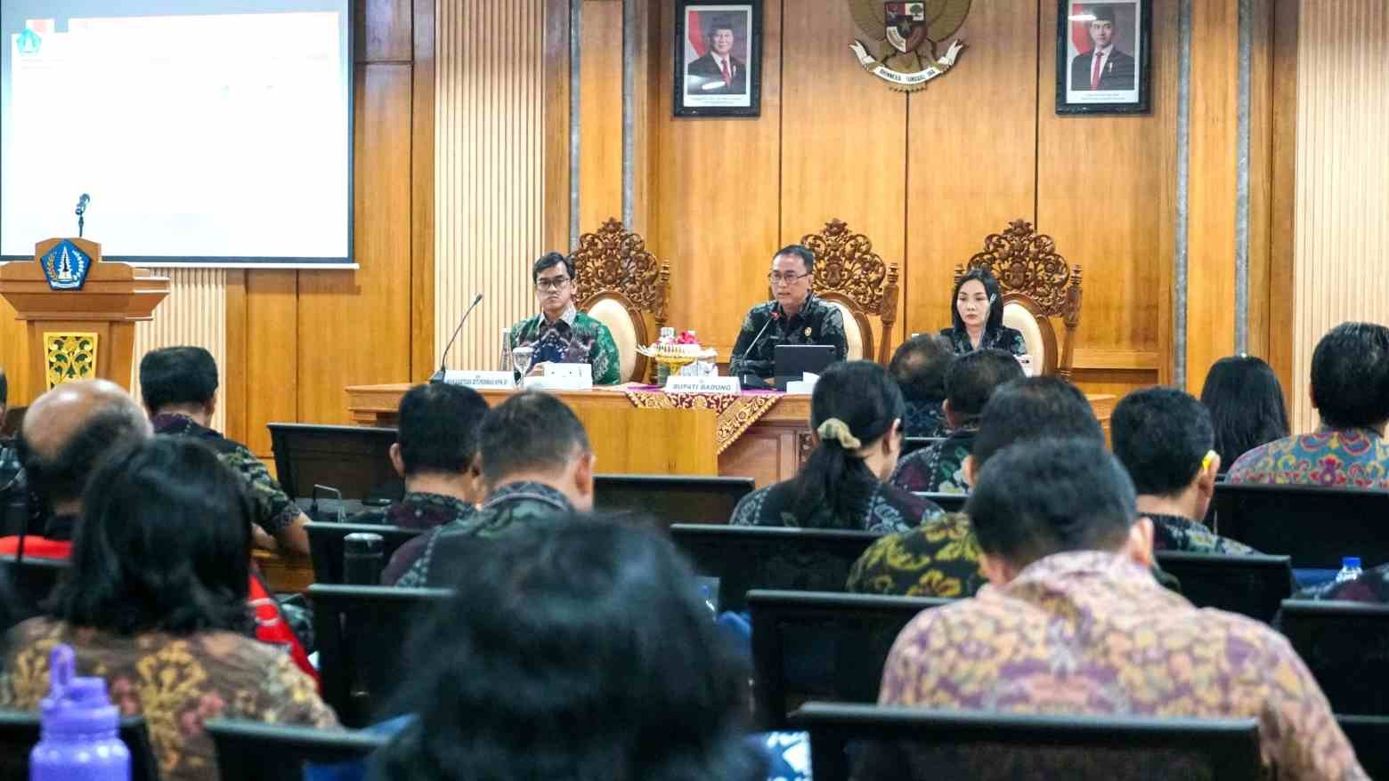 Sekda Badung Surya Suamba menghadiri monitoring implementasi indikator Kabupaten Ber-Aksi oleh KPK RI di Inspektorat Badung
