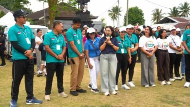 Ketua TP PKK Kabupaten Badung, Nyonya Rasniathi Adi Arnawa, menghadiri HUT Ke-451 Desa Sedang, di Wantilan Jaba Pura Dalem Sedang