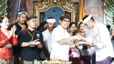 Bupati Wayan Adi Arnawa menghadiri peringatan HUT. Ke-48 STT. Sila Karma Banjar Baler Pasar dan STT. Sila Dharma Banjar Tengah, Desa Adat Tegal, Desa Darmasaba