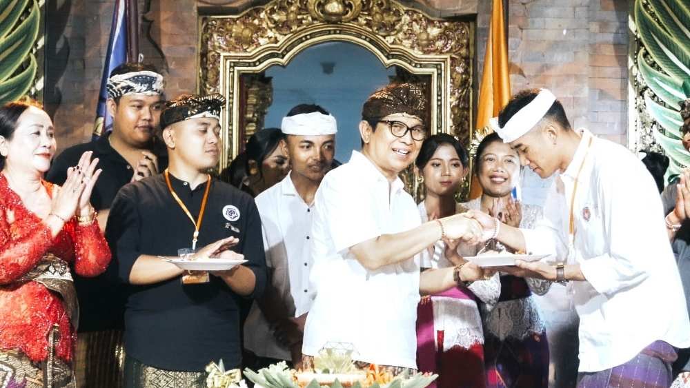 Bupati Wayan Adi Arnawa menghadiri peringatan HUT. Ke-48 STT. Sila Karma Banjar Baler Pasar dan STT. Sila Dharma Banjar Tengah, Desa Adat Tegal, Desa Darmasaba