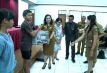 Ketua K3S Badung Rasniathi Adi Arnawa membuka pelatihan membuat kue untuk anak yatim piatu di Mengwi