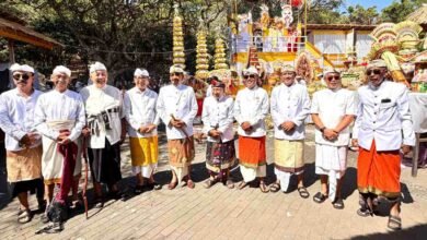 Bupati Badung Adi Arnawa dan Wakil Bupati Bagus Alit Sucipta menghadiri upacara Tawur Balik Sumpah di Pura Luhur Uluwatu