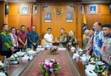 Bupati Wayan Adi Arnawa menerima kunjungan Wakil Bupati Kabupaten Tapin, Provinsi Kalimantan Selatan, Hj. Juanda, beserta jajaran di Ruang Tamu Bupati Badung, Puspem Badung