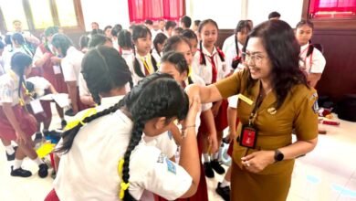 Bunda Anti Narkoba Badung Nyonya Rasniathi Adi Arnawa beri sosialisasi bahaya narkoba saat MPLS di SMPN 3 Kuta