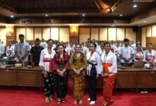 Bunda PAUD Badung Rasniathi Adi Arnawa membuka workshop peningkatan kompetensi guru PAUD bernuansa Hindu di DPRD Badung