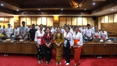 Bunda PAUD Badung Rasniathi Adi Arnawa membuka workshop peningkatan kompetensi guru PAUD bernuansa Hindu di DPRD Badung