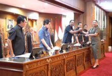 Foto: Suasana sidang paripurna DPRD Kabupaten Badung saat penyampaian pandangan umum fraksi-fraksi