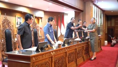 Foto: Suasana sidang paripurna DPRD Kabupaten Badung saat penyampaian pandangan umum fraksi-fraksi