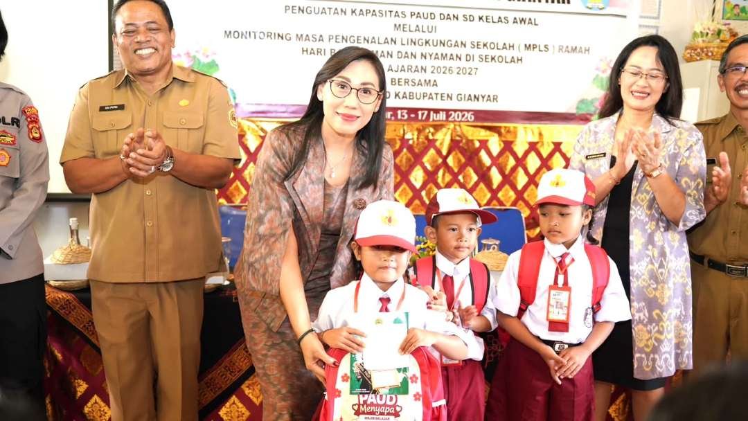 Bunda PAUD Gianyar Ny. Dr. Ida Ayu Surya Adnyani Mahayastra monitoring MPLS ramah anak