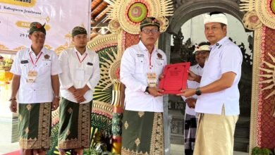 Pengukuhan Bendesa Adat Dauhwaru