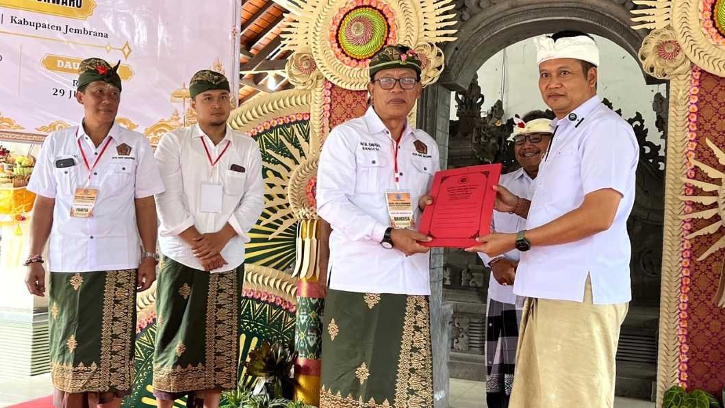 Pengukuhan Bendesa Adat Dauhwaru