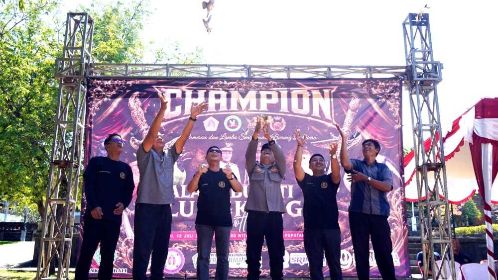 Bupati Klungkung I Made Satria buka lomba kicau mania Bupati Cup 2026 di Alun-alun Ida Dewa Agung Jambe