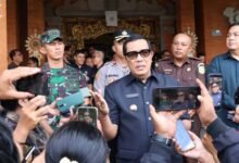 Bupati Tabanan Komang Gede Sanjaya menyampaikan pidato pengantar empat Ranperda dalam Rapat Paripurna DPRD