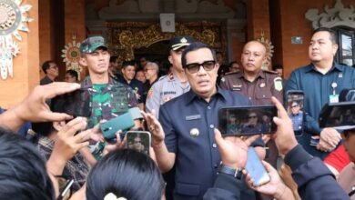 Bupati Tabanan Komang Gede Sanjaya menyampaikan pidato pengantar empat Ranperda dalam Rapat Paripurna DPRD