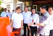 Bupati Badung Adi Arnawa terima bantuan dua unit mesin pencacah sampah organik dari The Apurva Kempinski Bali