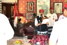 Bupati Tabanan Dr. I Komang Gede Sanjaya saat melantik Direktur Utama dan Dewan Pengawas Independen Perumda Sanjayaning Singasana di Rumah Jabatan Bupati Tabanan