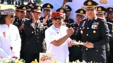 Bupati Tabanan Komang Gede Sanjaya menghadiri upacara Hari Bhayangkara ke-80 di Lapangan Alit Saputra Tabanan