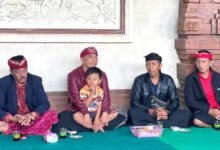 Ketua DPRD Kabupaten Tabanan, I Nyoman Arnawa, S.Sos (tengah)