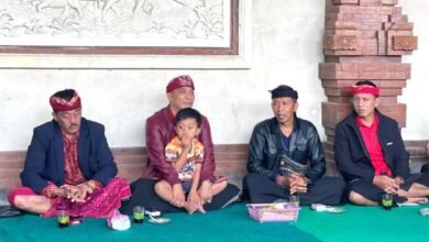 Ketua DPRD Kabupaten Tabanan, I Nyoman Arnawa, S.Sos (tengah)