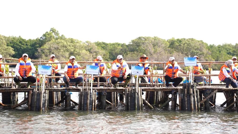 Peringati Hari Mangrove Sedunia 2026 di Tahura Ngurah Rai Gubernur Koster bersama menteri pusat tanam ribuan bibit