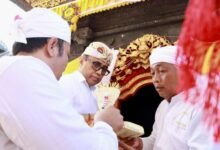 Walikota Denpasar, I Gusti Ngurah Jaya Negara menghadiri Karya Pura Gunung Sari, Banjar Jurang Asri, Desa Adat Peraupan