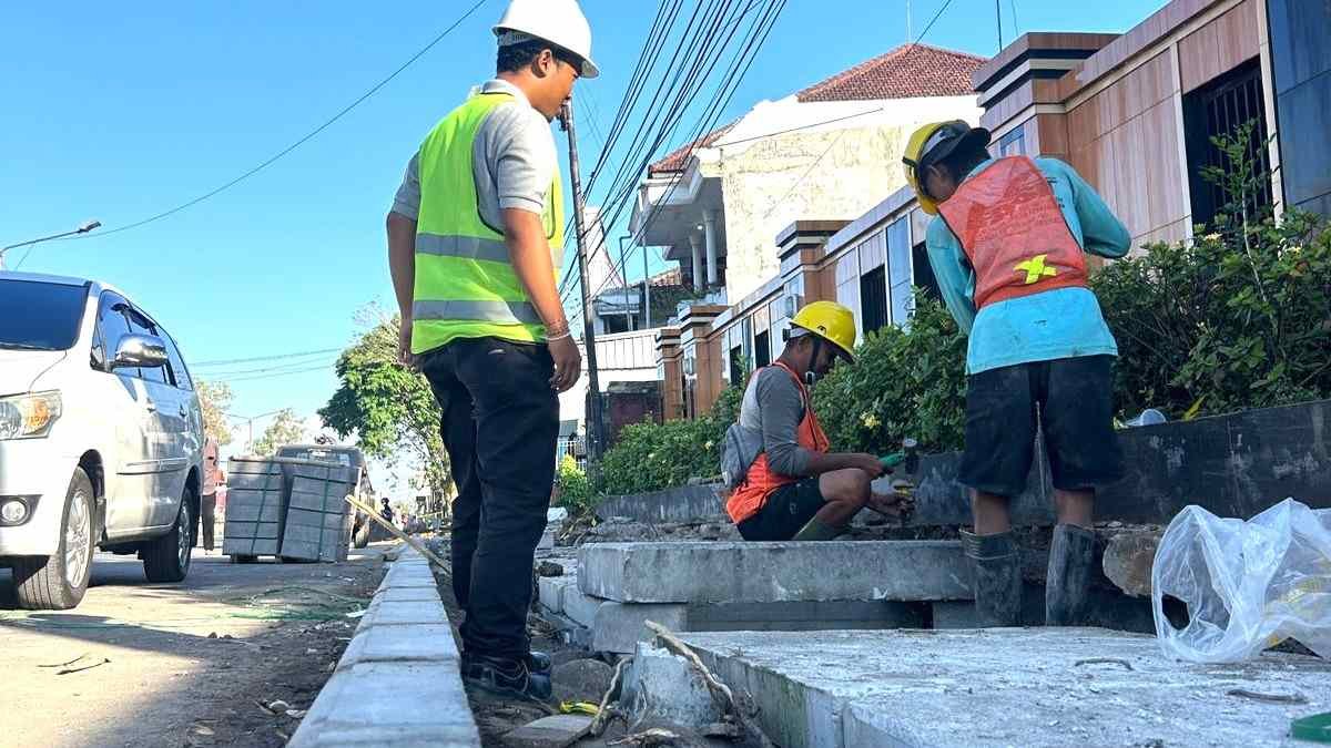 Pemkab Jembrana perketat penerapan standar K3 pada proyek penataan pedestrian dan wajah kota