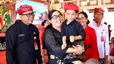 Bunda PAUD Kabupaten Tabanan, Ny. Rai Wahyuni Sanjaya, saat menghadiri Gebyar PAUD dalam rangka Hari Anak Nasional ke-42 di Gedung Kesenian I Ketut Marya Tabanan