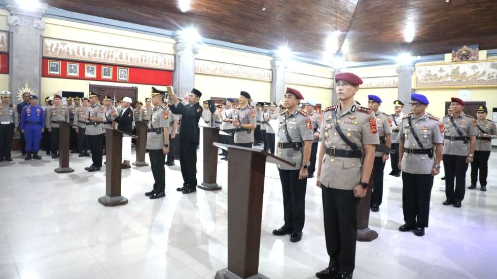 Suasana upacara serah terima jabatan (sertijab) PJU dan Kapolres jajaran Polda Bali