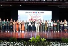 Perkuat UMKM dan Lestarikan Tenun