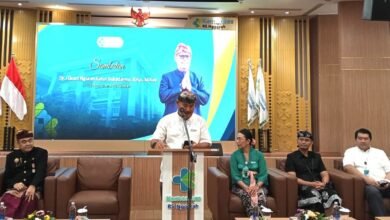 Direktur Utama RS Prof. Ngoerah, Dr. I Gusti Ngurah Ketut Sukadarma, S.Kp.,M.Kes., saat memberikan sambutan dalam acara Peresmian Situs A.A Djelantik dan Rapat Dengar Pendapat (RDP)