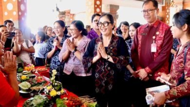 Ketua TP PKK Tabanan Rai Wahyuni Sanjaya menghadiri rangkaian lomba Bulan Bung Karno VIII di Gedung Mario Tabanan
