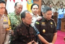 Gubernur Bali Wayan Koster saat memberikan keterangan terkait kondisi keamanan di Bali